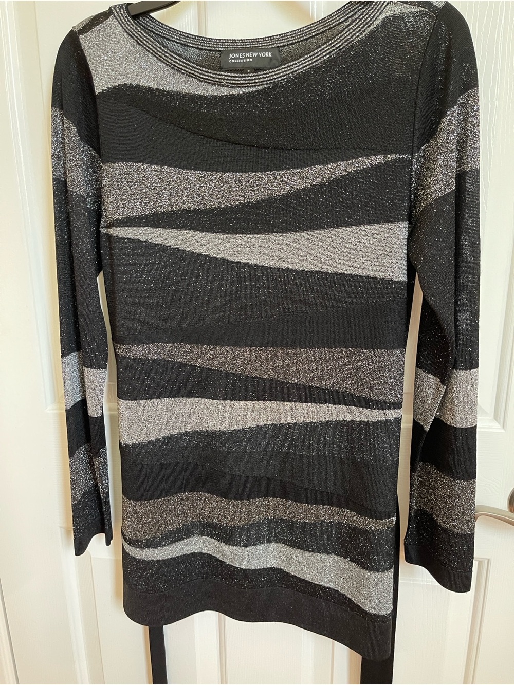 Jones, New York, black and gray with sparkles top small optional belt